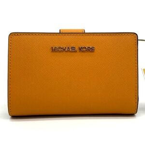 Michael Kors Medium Bifold Zip Chain Wallet Cider